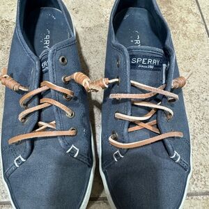 Sperry Men's Dark Blue Boat Shoes with Tan Laces